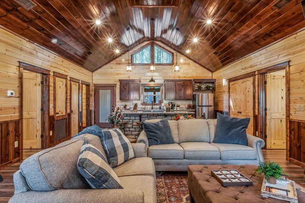 Large Luxury 2Br Cabin W Hot Tub Double Trouble Was Designed For Fun Comfort And Memories Minutes From Buzzling Hochatown And Beautiful Beaver Bend State Park Broken Bow Exterior foto
